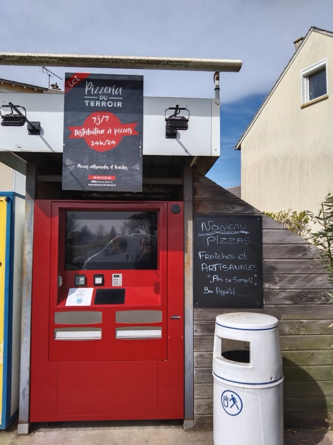 Distributeur automatique de pizzas Pizzeria du Terroir installé sur le terrain CleanX WashX